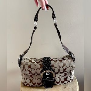 Iconic Coach C-Logo Shoulder Bag